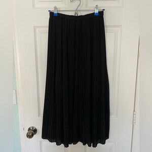 Uniqlo Black Accordion Skirt